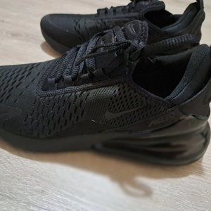 NEW Women's Nike Air Max 270 Triple Black Size 8.5